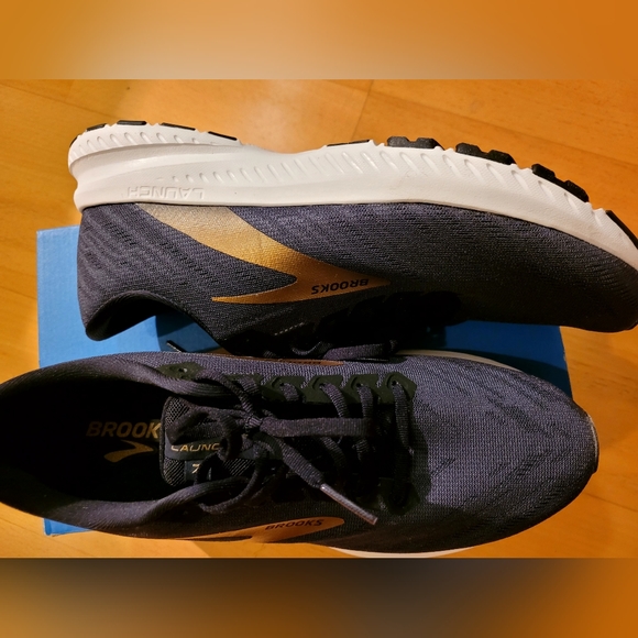 Brooks Launch Speed Running Shoes - Picture 2 of 5